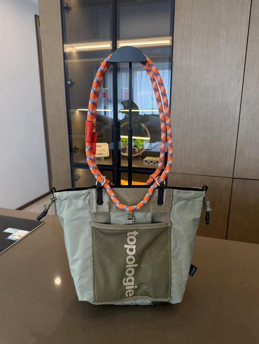 原单正品Topologie 托特包轻奢通勤包。
尺寸：长35cm*宽13cm*24cm
两个色 商品图2