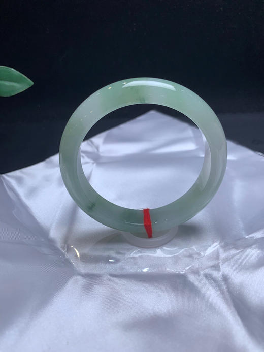 620240，55.5飘花手镯，很油润，飘清新蓝花，干净清爽 商品图3