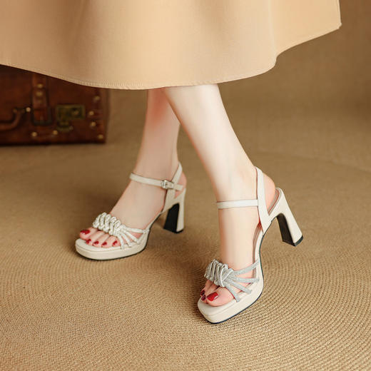 【预售5天】真皮凉鞋女新款高跟鞋夏季防水台一字带粗跟洋气厚底时装女鞋MLD&AM975 商品图3