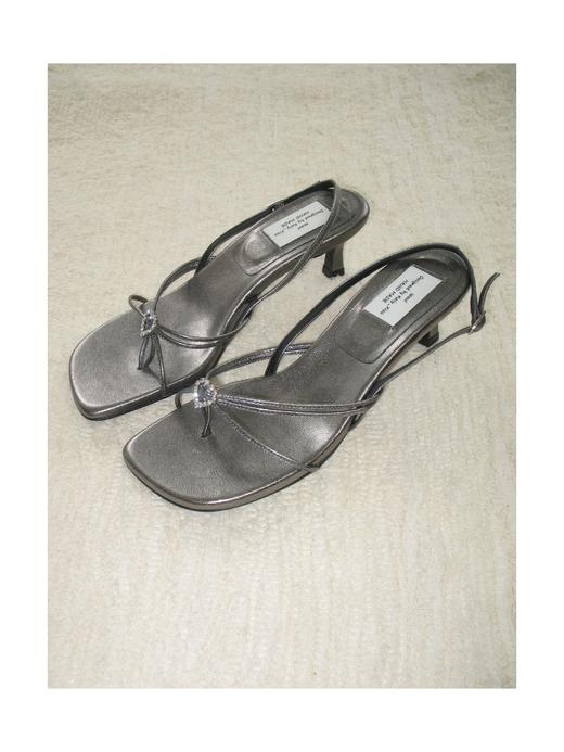 Kaiy Xiao 胶囊系列 爱心扣 高跟吊带款 商品图5