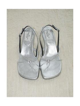 Kaiy Xiao 胶囊系列 爱心扣 高跟吊带款