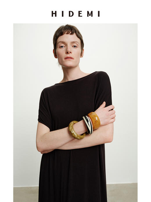 HIDEMI 度假系列极简圆领廓形云朵薄针织T恤连衣裙 黑色/白色/豆乳色 商品图2