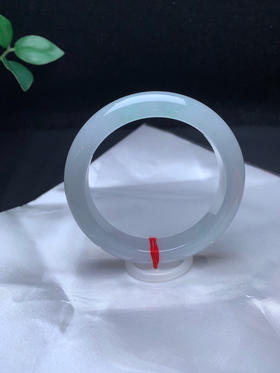 620242，55.5冰底种水手镯，冰透纯净，种老有光感，一小段带清新甜绿底