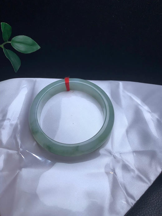 620238，56.8飘花手镯，很油润，飘清新蓝花，干净清爽 商品图4