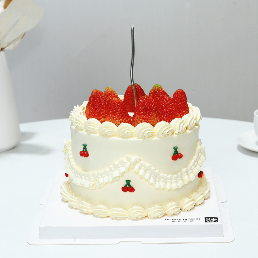 【草莓蛋糕】-新鲜芒果与百利脆脆片夹心，有进口动物淡奶油和混合乳脂奶油可选