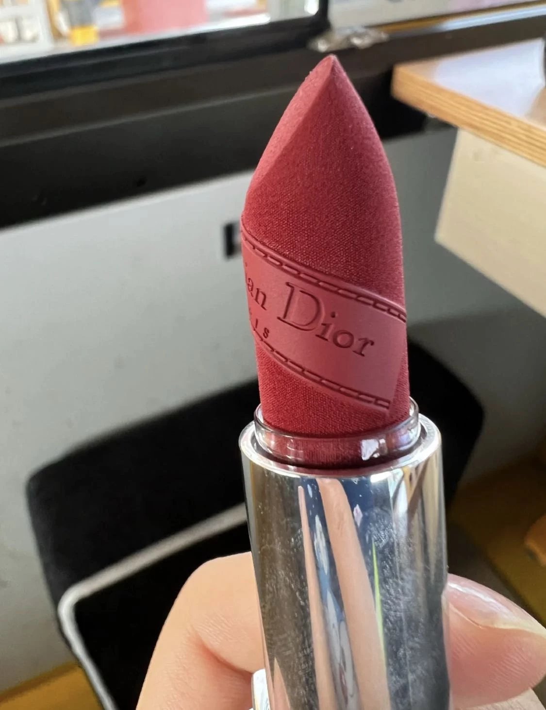 专属你们  Dior 限定720浮雕丝绒质地豆沙红棕色