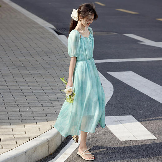 【专属特价】熙世界度假风轻盈天丝连衣裙女夏季2025年新款收腰显瘦泡泡袖裙子 商品图3