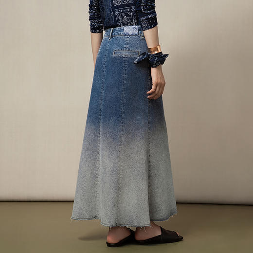 【林栖设计小店】（现货）【送方巾】【牛仔系列】渐变牛仔半裙百搭气质2025早秋新款裙子女G1653002 商品图2