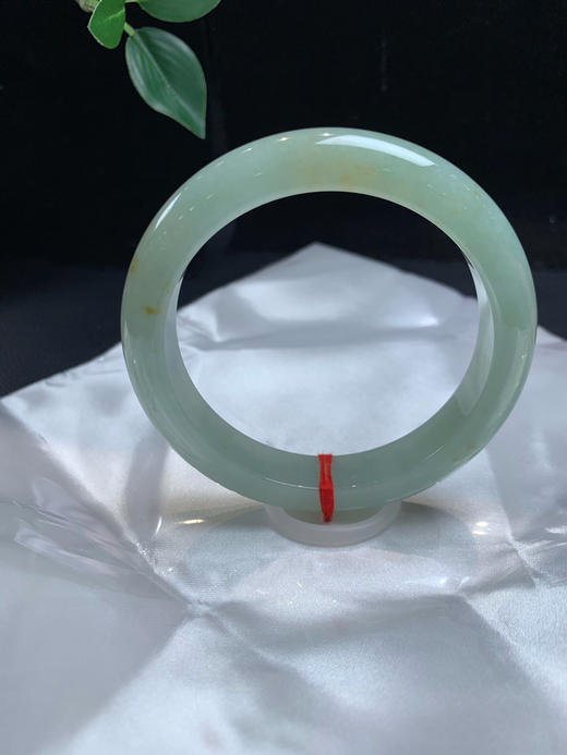 620248，60.8蓝底正圈手镯，版型好，整圈带蓝底色，润润的，带一些撒金 商品图3