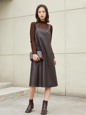 深棕色 PU 皮吊带连衣裙，方领设计 + 简约剪裁 + 复古质感，解锁冬日叠穿的甜酷气质与通勤穿搭层次感
