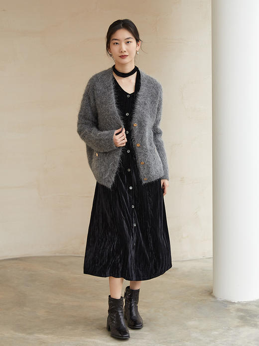 法式复古黑色丝绒连衣裙女秋冬新款优雅气质 V 领单排扣系带收腰显瘦中长款裙 商品图0