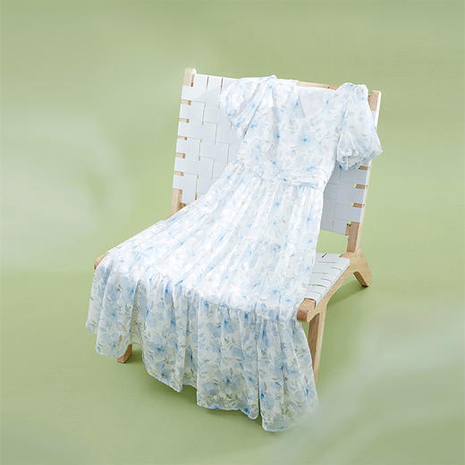 熙世界南法假日碎花连衣裙女2025夏季新款浪漫复古收腰V领长裙子 商品图3