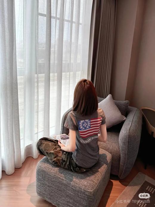 巨软~CH克罗*心Vintage鸡心领25ss 定染深灰复古印花修身收腰设计，高品 V领修身短袖T恤上衣 商品图1