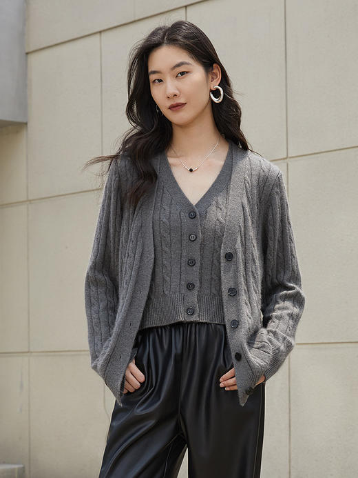 秋冬新款深灰色 V 领针织开衫女复古麻花编织单排扣宽松显瘦毛衣外套 商品图0