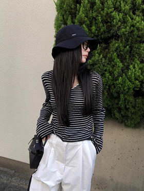 COCO ZONE 刘一一 简洁温柔黑白条纹V领单排扣毛织开衫CD1A0954