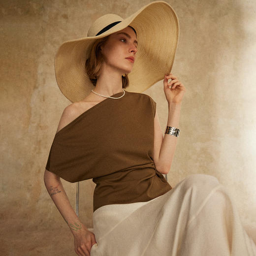 C+IMPRESS/西嘉精梳棉高智淡人风不对称斜肩扭结设计感T恤女上衣CS2502116 商品图2