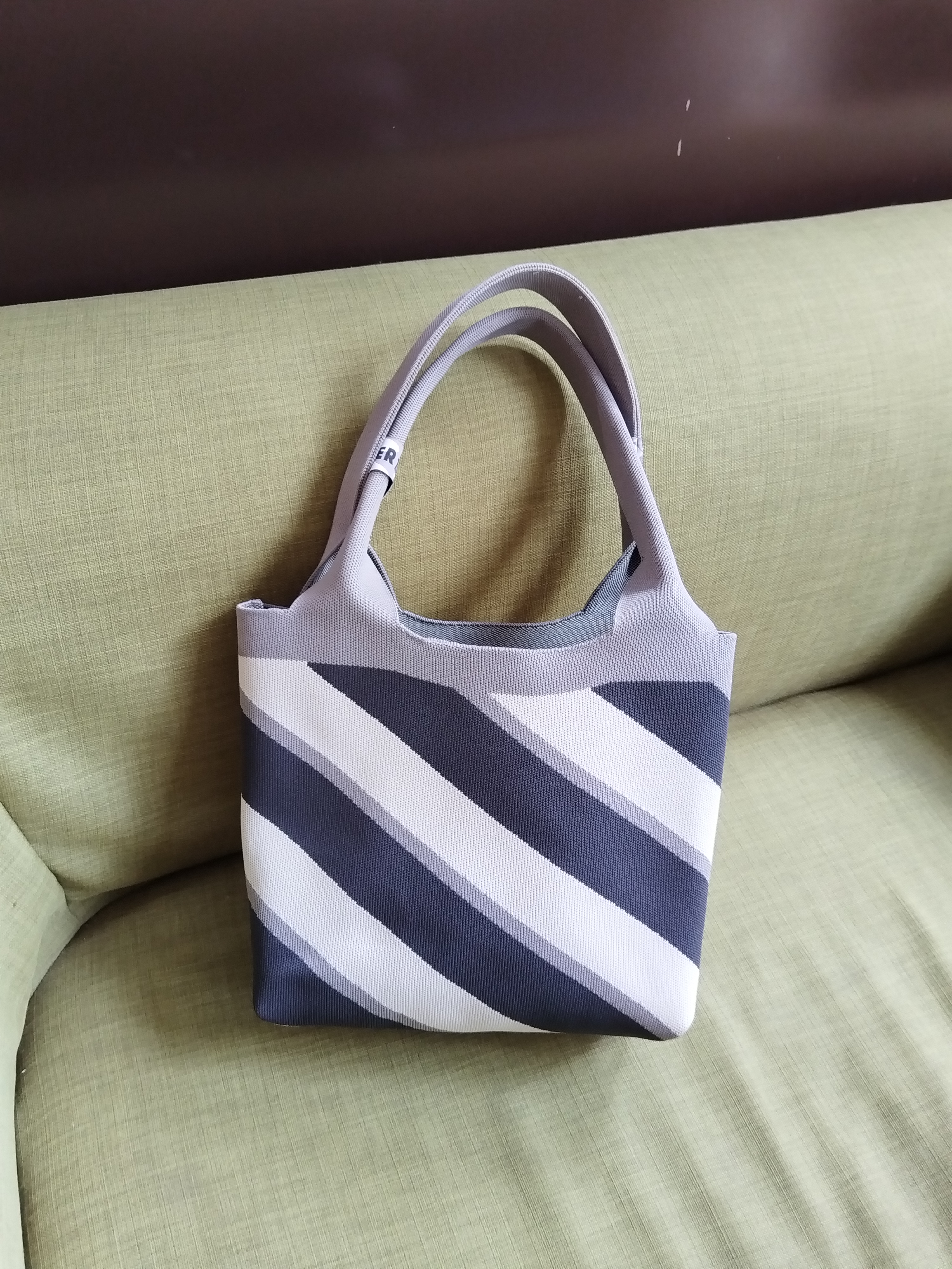 Finger zoo 斜条纹灰褐色hobo