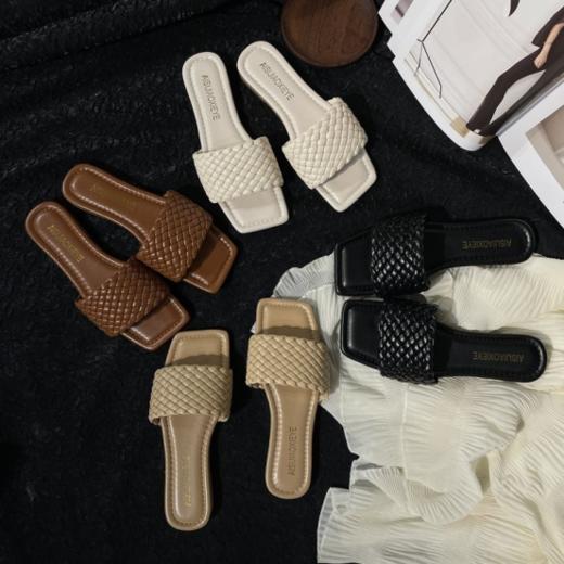 👏懒惰松弛感拉满❗❗【松弛懒惰百搭编织一字夏日拖】🆕配上美甲美晕啦~ 💥夏日天气炎热随意搭配个懒人😍阔腿裤踩上它就能出门 日常又时髦✨ 商品图0