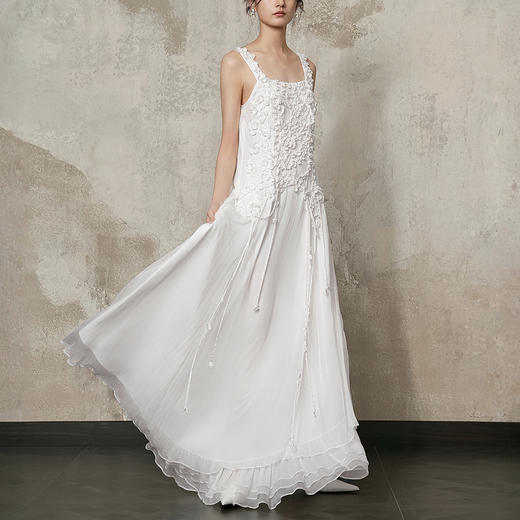 【林栖设计小店】（现货）【手工钩花】桑蚕丝连衣裙优雅2025早秋新款花仙子长裙女1953064 商品图4