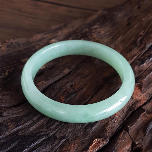 【天然正品】A货翡翠天然糯种绿底58号翡翠手镯58.1MM女士现售价：780特价！080425AH51 商品图4