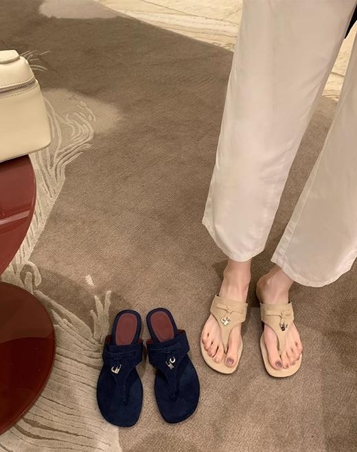 LP同款牛皮版法式气质人字夹拖流苏低跟凉拖鞋 商品图1