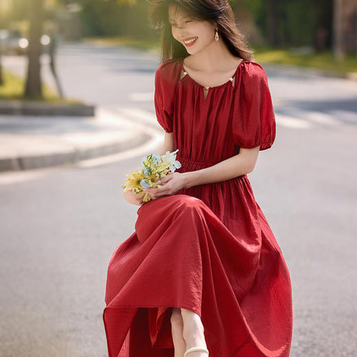 熙世界红色天丝连衣裙女夏日2025新款法式串珠圆领泡泡袖气质长裙 商品图4
