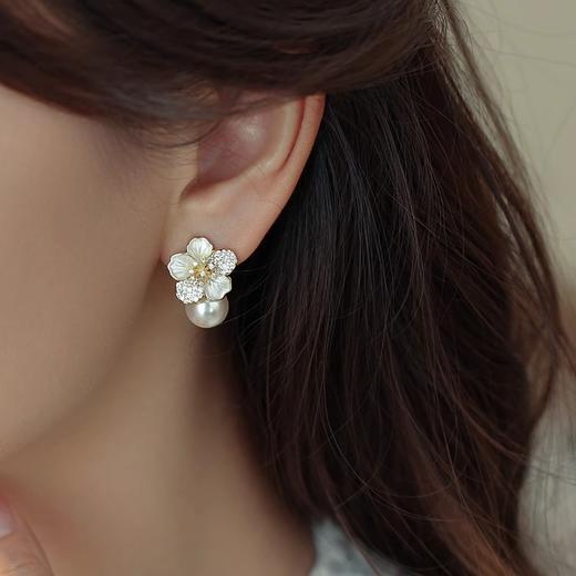 雀说 滴油珍珠耳饰女花朵耳环轻奢高级感设计感耳环SEH120030 商品图1