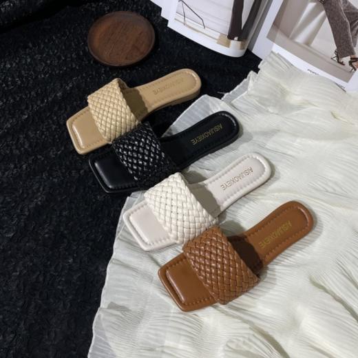 👏懒惰松弛感拉满❗❗【松弛懒惰百搭编织一字夏日拖】🆕配上美甲美晕啦~ 💥夏日天气炎热随意搭配个懒人😍阔腿裤踩上它就能出门 日常又时髦✨ 商品图3