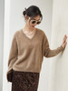 氛围感拉满 暖调驼色 V 领坑条肌理 宽松落肩款软糯舒适针织毛衣 商品缩略图0