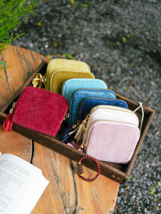 新增复古提花便携首饰盒~富婆标配💎章小蕙、胡彦斌私藏❗【出口欧美定制珠宝首饰收纳包】差旅神器！大容量+防刮分层！✅采用高级雪尼尔包面，精致小巧容量大！🔻项链·手串·耳机·戒指·耳钉都可！多色可选！ 商品图11