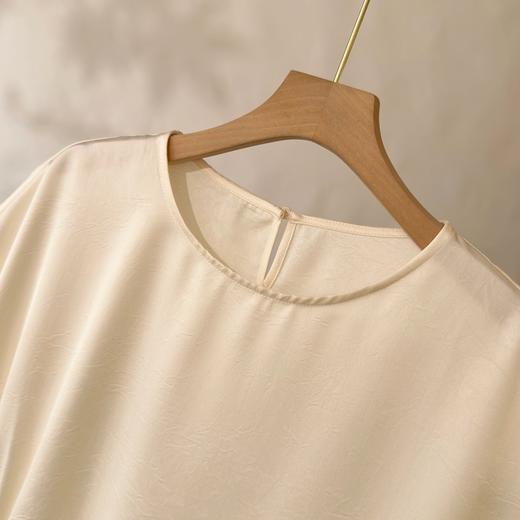 「自」全新升级【铂金会员312/天猫419/差价107】(22134)洛诗琳褶皱桑蚕丝衬衫2025年夏季收腰圆领不规则设计感小衫 商品图1