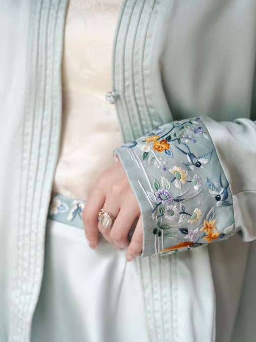 盛唐牡丹| 重缎真丝手绣外套 商品图1