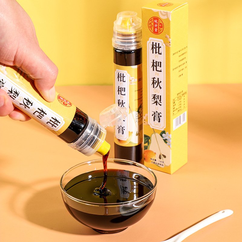 枇杷秋梨膏，15瓶组合，选上等枇杷、秋梨、百合、甘草、罗汉果、玉竹、菊花等营养食材，古法熬制而成，琥珀色泽，味道清润甘甜，舒爽顺滑，滴滴精华，营养丰富D