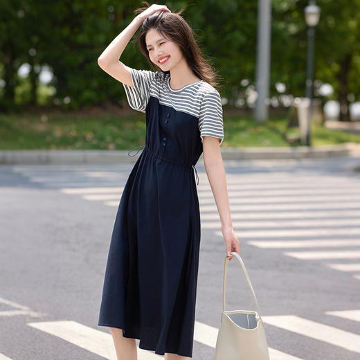 熙世界撞色条纹拼接连衣裙女短袖时尚收腰假两件裙子2025夏季新款 商品图2