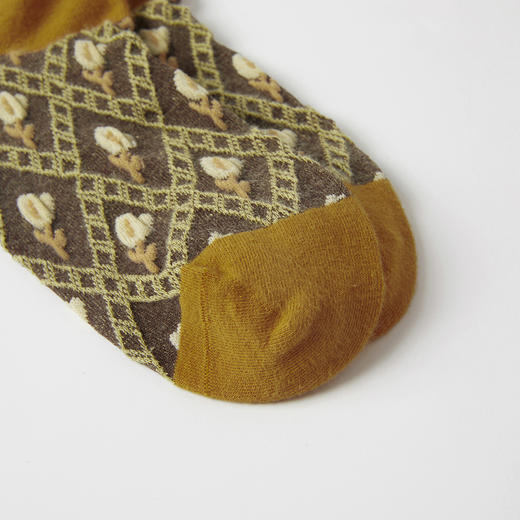 谜底中筒袜女士2025秋新品提花工艺浅色菱格层次感袜子253MQ1410 商品图3