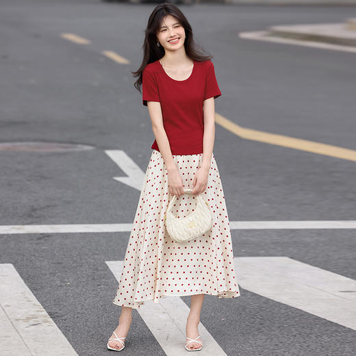 【周末秒杀】熙世界巨好看的夏装套装女2025新款红色短袖T恤波点半身裙两件套 商品图3