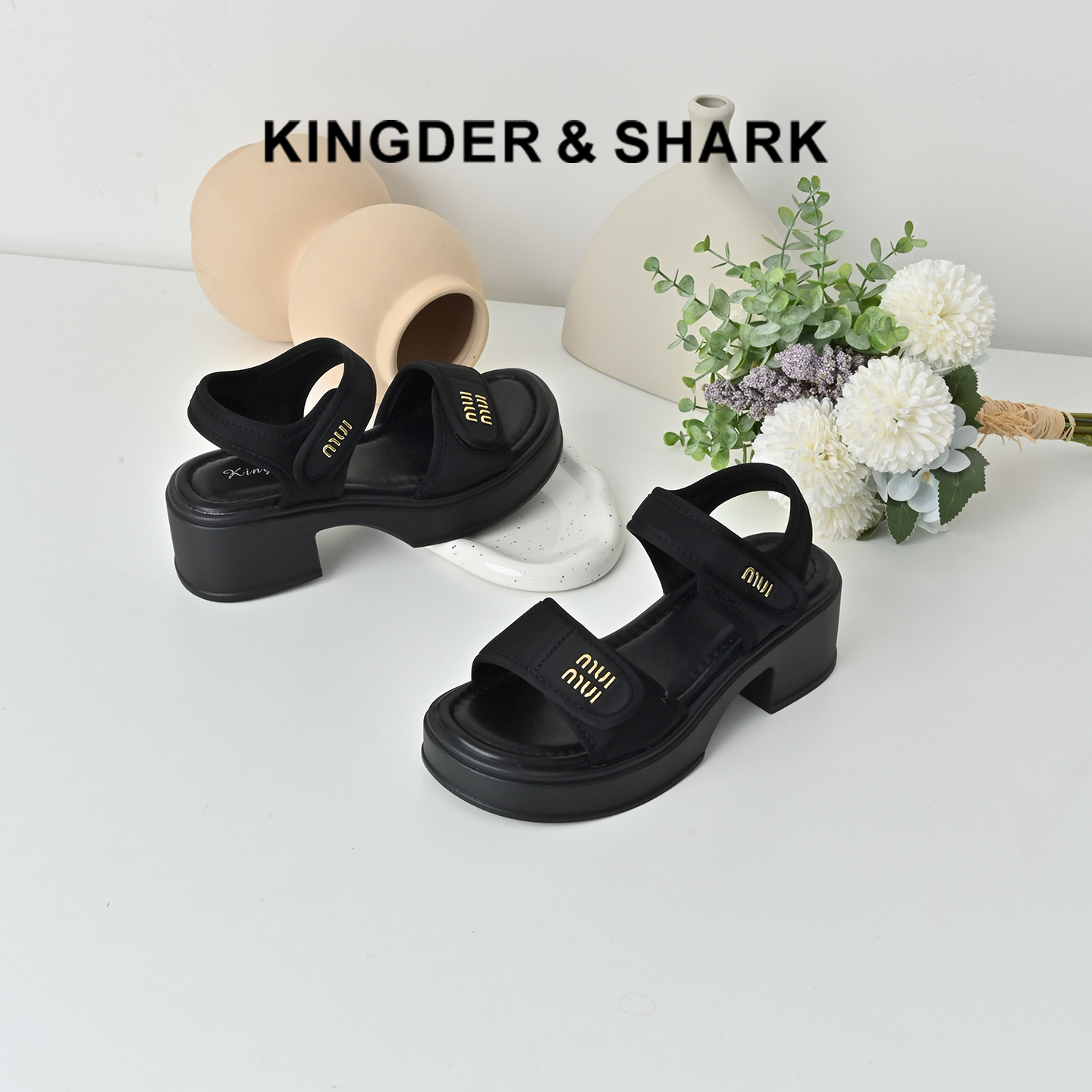 经典鲨2025年夏季新品黑色显瘦露趾中粗跟魔术贴通勤凉鞋女KW287-529011