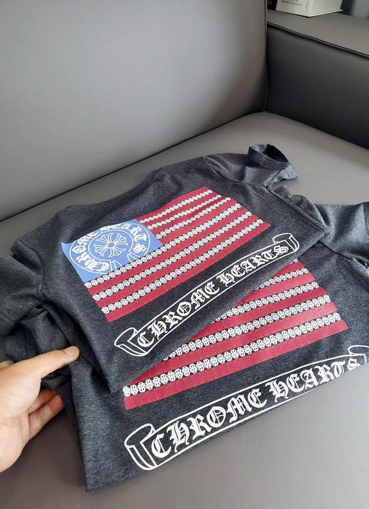 巨软~CH克罗*心Vintage鸡心领25ss 定染深灰复古印花修身收腰设计，高品 V领修身短袖T恤上衣 商品图6