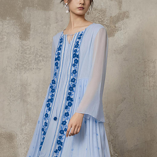 【林栖设计小店】（现货）天丝绒绣真丝连衣裙复古新中式2025秋季新款马面裙长裙女1953041 商品图3