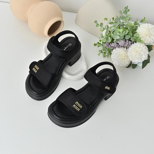 经典鲨2025年夏季新品黑色显瘦露趾中粗跟魔术贴通勤凉鞋女KW287-529011 商品图3