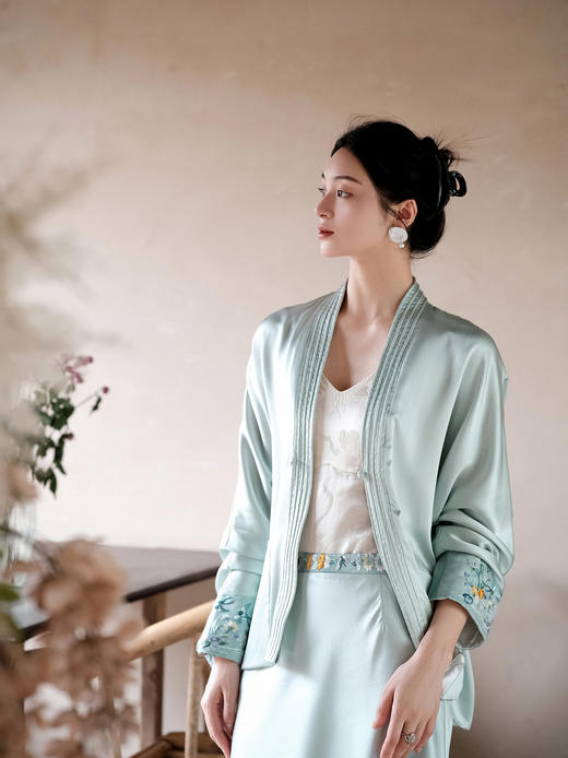 盛唐牡丹| 重缎真丝手绣外套 商品图0