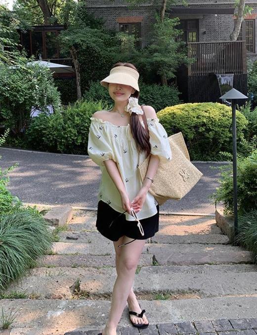 🌸美到心颤❗️重工绣花料❗️【AUChris法式度假风小衫】👍慵懒随性美到犯规！ 😍浪漫异域风情秒变街拍C位，👏美到闺蜜追着问链接 ✅立体刺绣精致度拉满，自带高级感 商品图2