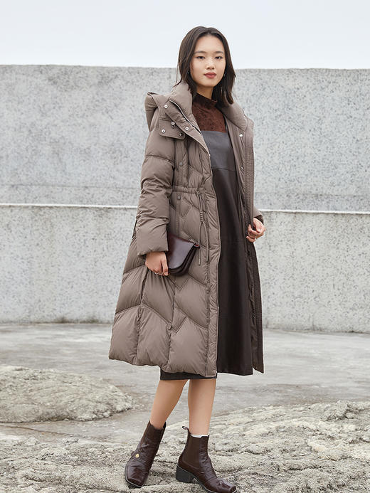 深棕色 PU 皮吊带连衣裙，方领设计 + 简约剪裁 + 复古质感，解锁冬日叠穿的甜酷气质与通勤穿搭层次感 商品图1