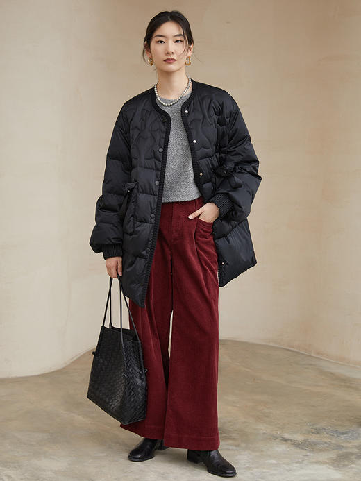 酒红色灯芯绒阔腿裤，复古压褶设计 + 高腰显瘦 + 软糯质感，承包你冬日通勤与出街的慵懒气质与穿搭层次感 商品图1