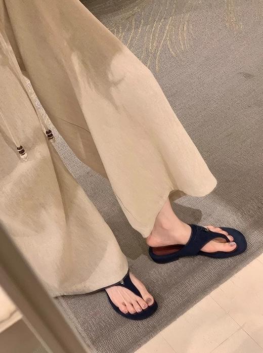 LP同款牛皮版法式气质人字夹拖流苏低跟凉拖鞋 商品图7