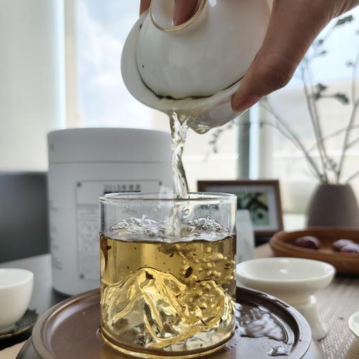 疯抢中！！免费试喝【2015年洪海古树·易武龙珠老白茶】香气清幽 口感柔和 滋味甘润 5g*20颗/桶/送手提礼袋 商品图9