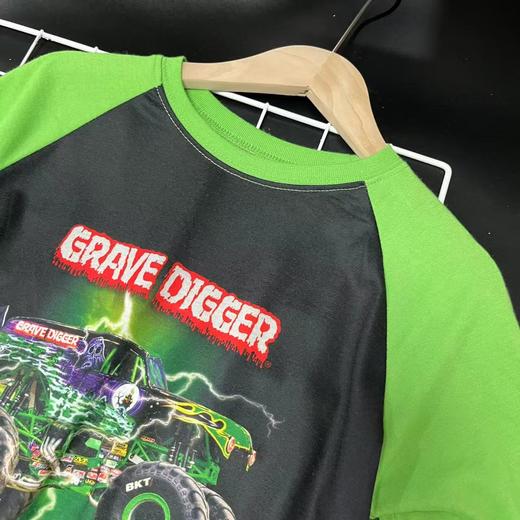 【选2件15元-NO退】10/12绿色拼黑汽车潮牌短袖-微脏-喜出 商品图1