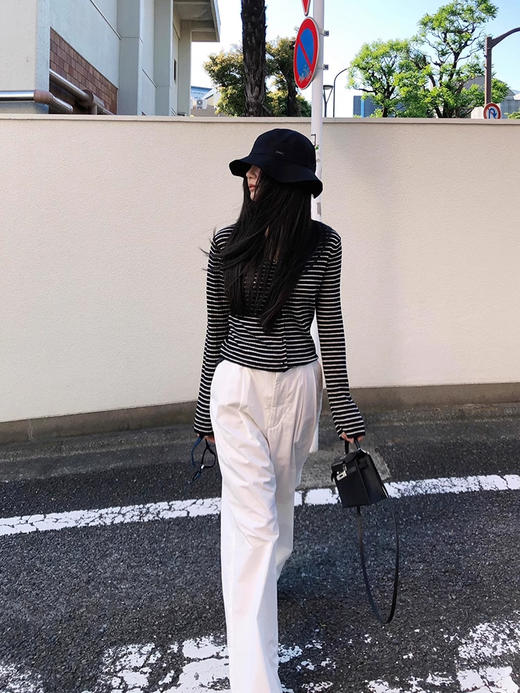 COCO ZONE 刘一一 简洁温柔黑白条纹V领单排扣毛织开衫CD1A0954 商品图2