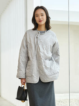 国风刺绣浅灰色绗缝棉服 圆领盘扣设计宽松短款外套 秋冬复古百搭显瘦夹棉上衣