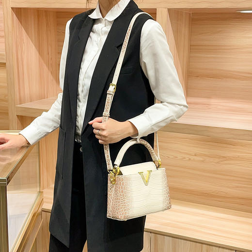 丁摩 【高品质】女包鳄鱼纹真皮渐变色手提包包新款时尚V字高级感单斜挎小包5ZF-6161 商品图3